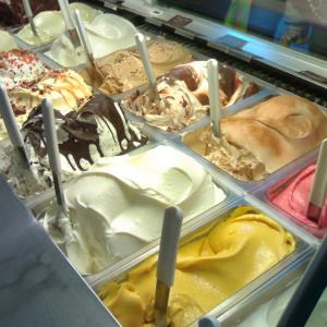 Gelato_at_Chocolat_in_Milan_in_2006